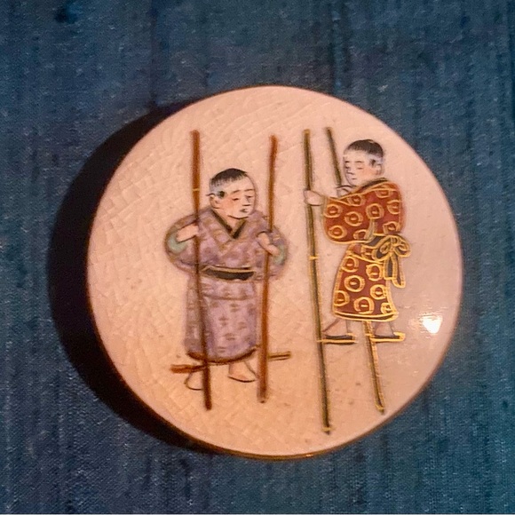 FRAMED SATSUMA PORCELAIN HAND PAINTED BUTTON COLLECTION - Picture 10 of 16